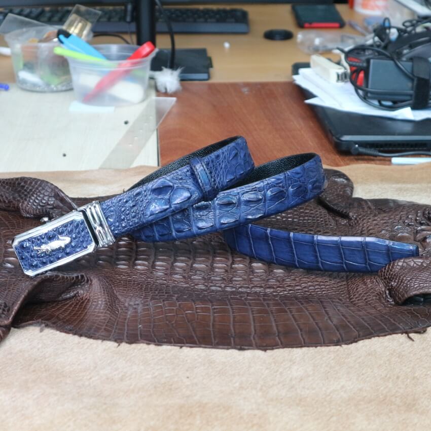 Thắt lưng da cá sấu màu xanh bản 3,5cm dây gai liền trẻ trung, sang trọng E650